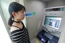 TQ: Thẻ ATM nhiều nơi không thể rút tiền, ngân hàng nói để đề phòng rửa tiền