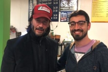 Sao Keanu Reeves thân thiện giúp đỡ mọi người trong chuyến bay gặp sự cố