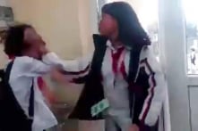 Nữ sinh đánh nhau trong lớp: Hiệu trưởng, GV chủ nhiệm bị đình chỉ công tác