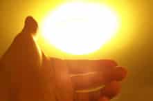 Vì sao một số khí công sư có thể làm viên thuốc đi xuyên qua thành thủy tinh?