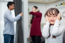 8 điều trẻ con sợ nhất đều liên quan đến cha mẹ