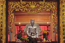 Cha mẹ sinh thân, thầy tạo linh hồn