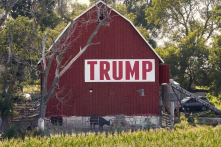 TT Trump nói Trung Quốc đang chơi ‘trò xấu’ nông dân Mỹ