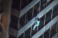 “Người nhện” tay không leo 15 tầng để cứu mẹ (Video)