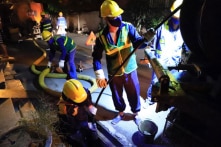 Vụ cháy Rạng Đông: Bắt đầu hút bùn, vệ sinh cống ngầm, rãnh thoát nước thải