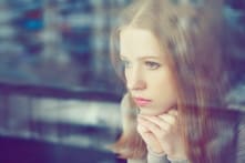 Vết sẹo mặc cảm tự ti trong tâm hồn một cô gái
