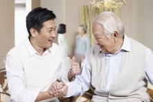 “Lắng nghe” giúp mối quan hệ cha con trở nên gần gũi