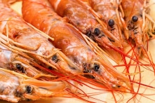 Bạn không nên ăn phần nào của con tôm?