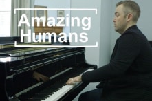 Nghệ sĩ piano duy nhất trên thế giới chơi đàn bằng 1 tay