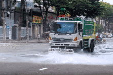 Chủ tịch Hà Nội yêu cầu rửa đường để giảm ô nhiễm không khí