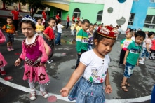 Trường học tại Trung Quốc yêu cầu học sinh phải báo cáo về đức tin tôn giáo