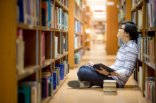 Đừng sợ mọt sách, hãy sợ mọt đục đời mình