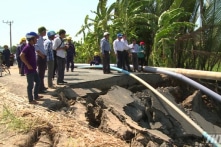 30 m tỉnh lộ 873 ở Tiền Giang bị sạt lở xuống sông