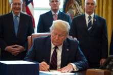 TT Trump ký luật cứu trợ kinh tế 2,2 nghìn tỷ USD