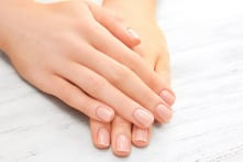Tình trạng móng tay nói gì về sức khỏe của bạn?