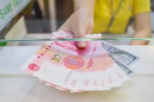 Trung Quốc bắt đầu hạn chế các giao dịch tiền mặt giá trị lớn
