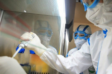 Hàng triệu kit xét nghiệm Anh mua của Trung Quốc không đạt chuẩn