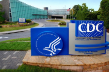 CDC Mỹ ngừng khuyến nghị tiêm vắc-xin COVID-19 cho phụ nữ mang thai và trẻ em khỏe mạnh