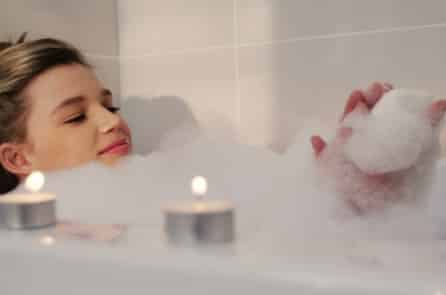 Tắm nước nóng có thể làm giảm huyết áp?