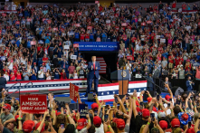 Tại sao buổi vận động của ông Trump tại Tulsa không đông như dự kiến?