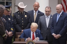 Tổng thống Trump ký lệnh cải cách lực lượng cảnh sát
