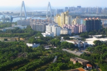 Dương Uy: ĐCSTQ hoảng loạn và mù quáng tung ra “cảng tự do Hải Nam”