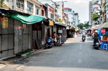 Việt Nam kiểm soát COVID-19 khá tốt, tại sao nền kinh tế lại kém lành mạnh?