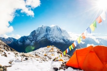 Hội leo núi tổ chức tiệc trà trên đỉnh Everest, xác lập kỷ lục Guinness