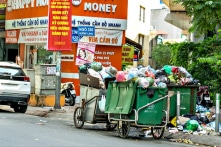 Hà Nội yêu cầu công an xử lý người dân chặn xe vào bãi rác Nam Sơn