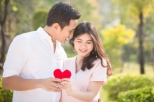 9 dấu hiệu của người đàn ông sẽ yêu thương bạn suốt đời