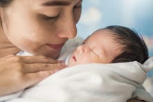 Bản năng thiên tính của đứa trẻ sơ sinh giúp người mẹ “trở về từ cõi chết”