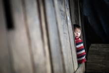 Hộ chiếu vàng và sợi dây treo cổ