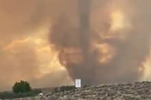 California: Cháy rừng lớn tới mức tạo ra “vòi rồng lửa”