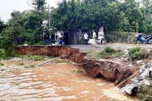 Rạch Cái Sắn sạt lở nghiêm trọng, An Giang ban bố tình trạng khẩn cấp