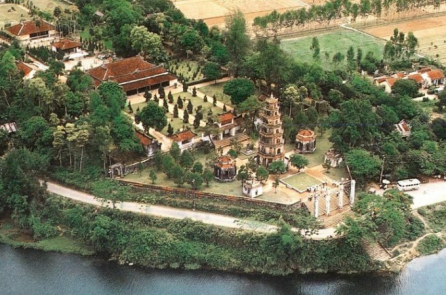 Hai chữ Việt Nam trong thơ của chúa Nguyễn Phúc Chu