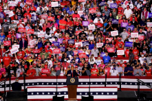 Rất nhiều cử tri không thuộc Đảng Cộng hòa dự các buổi tập trung của TT Trump