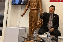 Nhà hoạt động gốc Hoa bị Mỹ từ chối nhập tịch vì là đảng viên