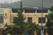 Gió lốc bay nhiều mái tôn; 2 người chết tại Quảng Ngãi, nhiều người bị thương