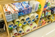 Chưa có sách giáo khoa, nhà trường đã bị “ép” mua dụng cụ học tập?