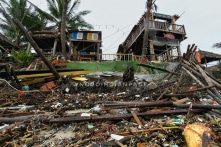 Cận cảnh bờ biển An Bàng (Hội An) “vỡ vụn” sau bão số 13