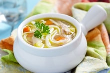 Lợi ích sức khỏe không ngờ của súp gà