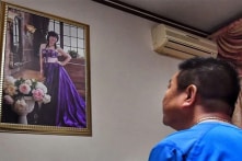 Người chồng si tình đợi ngày y học giúp vợ hồi sinh