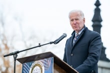 Gói cứu trợ COVID của Biden sẽ giảm thuế người giàu, trợ cấp các bang đánh thuế cao