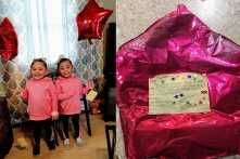 Bóng bay gửi ông già Noel bay 1000 km, hai cô bé được gửi quà