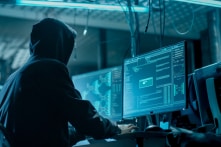 TQ: Điện thoại của người tu Pháp Luân Công bị giám sát chặt chẽ, quy mô lớn