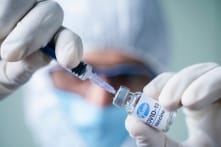 Đông Phương: Vì sao vắc-xin COVID-19 chưa được cấp phép toàn diện?