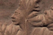 Các vị Thần trên Trái đất: Những khối đá giống mặt người