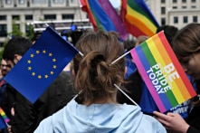 Nguy cơ từ Đạo luật Bình đẳng: Hormone chuyển giới khiến thanh thiếu niên mãn kinh sớm