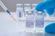 Nhiều quốc gia EU tạm dừng tiêm vắc-xin AstraZeneca để điều tra về tình trạng đông máu