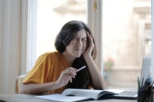 3 triệu chứng cảnh báo mạch máu não đang bị tắc nghẽn